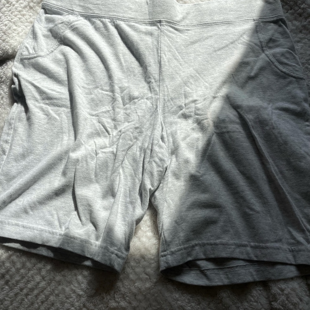Light grey women’s biker shorts